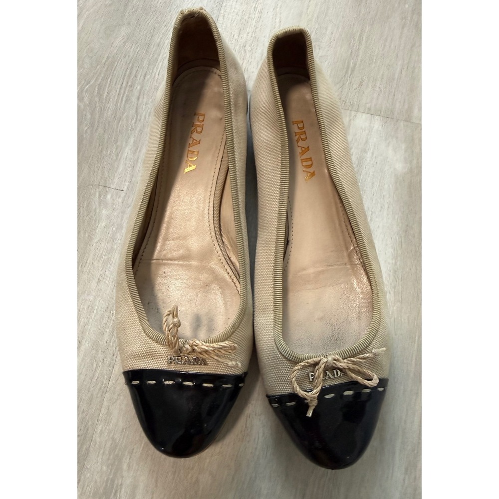Prada Ballet Flats Womens 7 Beige Black Good Patent Cap Toe Bow Logo Hardware - Picture 10 of 15